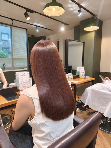 RUANA青山の店内で撮影したロングヘアの後ろ姿